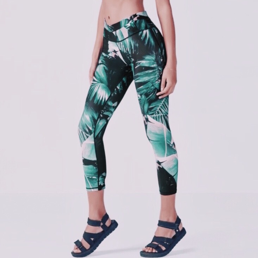 FABLETICS — GIA CAPRI LEGGINGS FERN PRINT